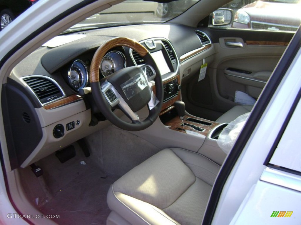 Dark Frost Beige/Light Frost Beige Interior 2013 Chrysler 300 C Photo #70554394