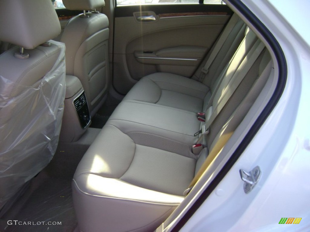 2013 Chrysler 300 C Rear Seat Photo #70554400