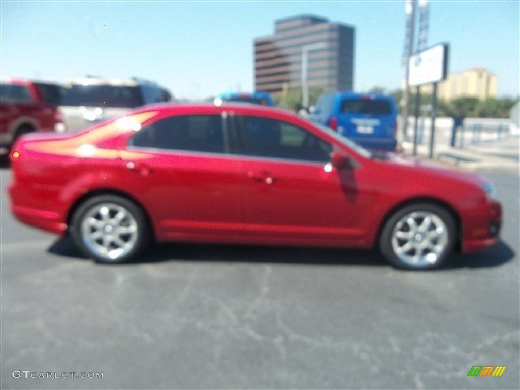 2010 Fusion SE - Red Candy Metallic / Charcoal Black photo #2