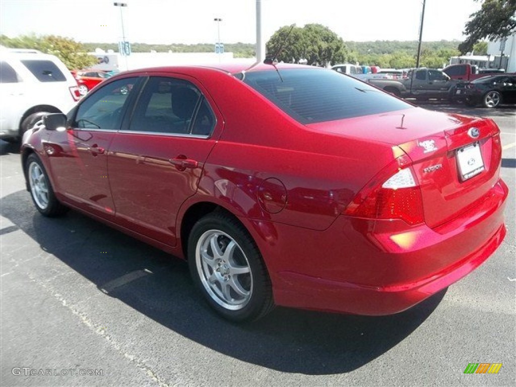 2010 Fusion SE - Red Candy Metallic / Charcoal Black photo #5