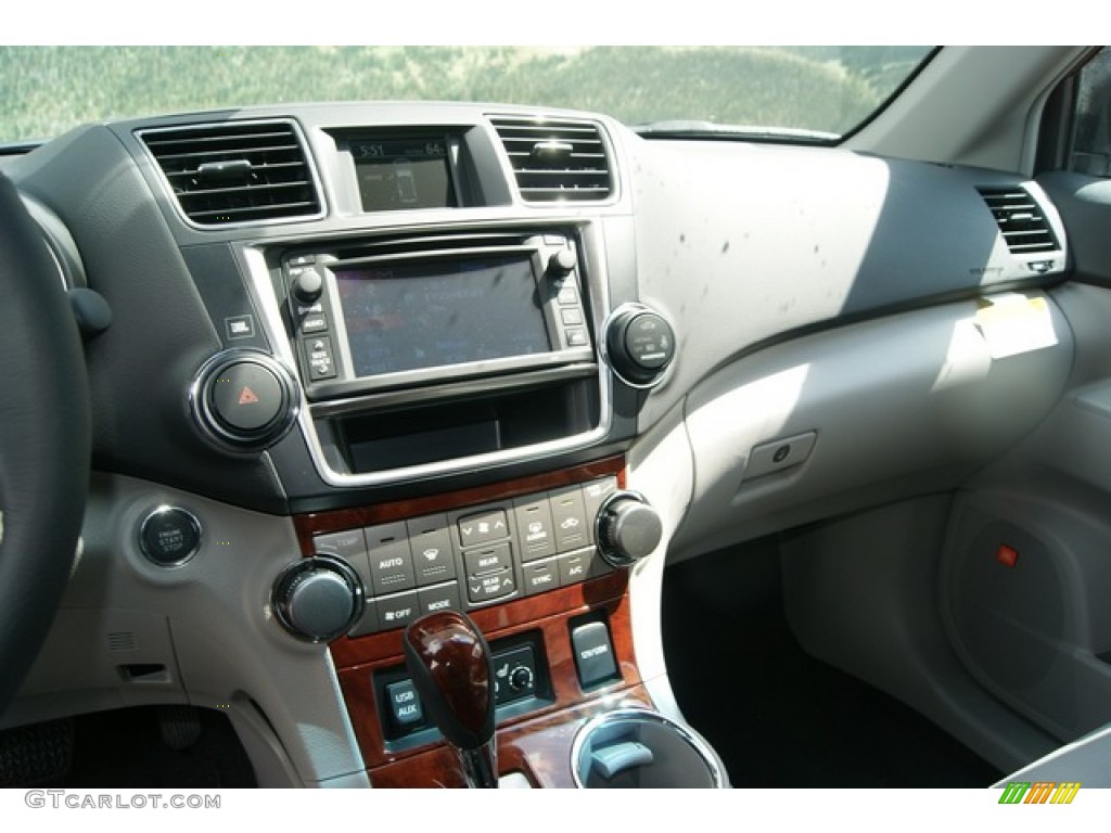 2013 Highlander Limited 4WD - Classic Silver Metallic / Ash photo #6