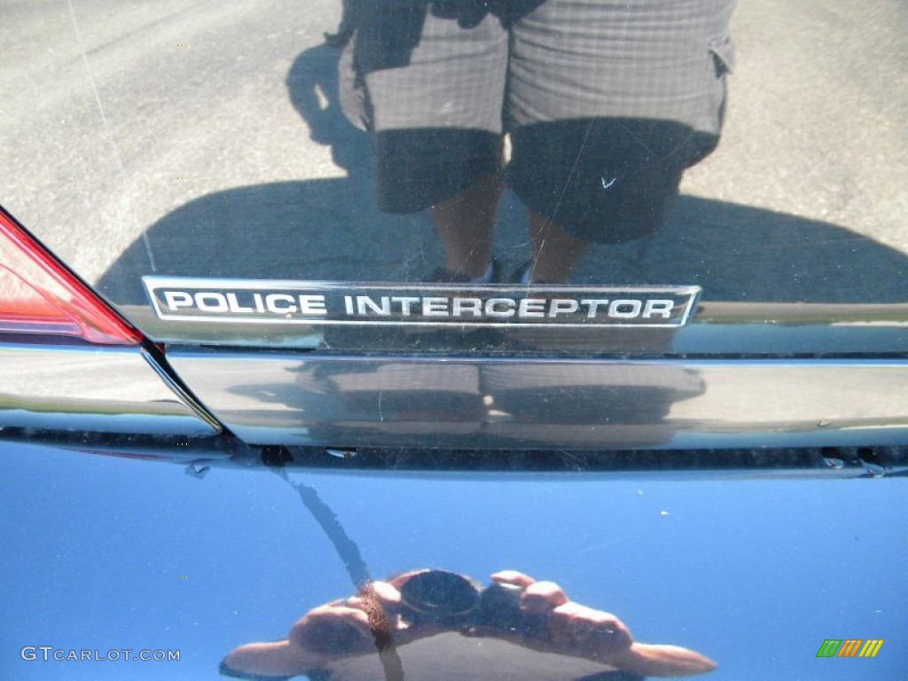 2009 Ford Crown Victoria Police Interceptor Marks and Logos Photos