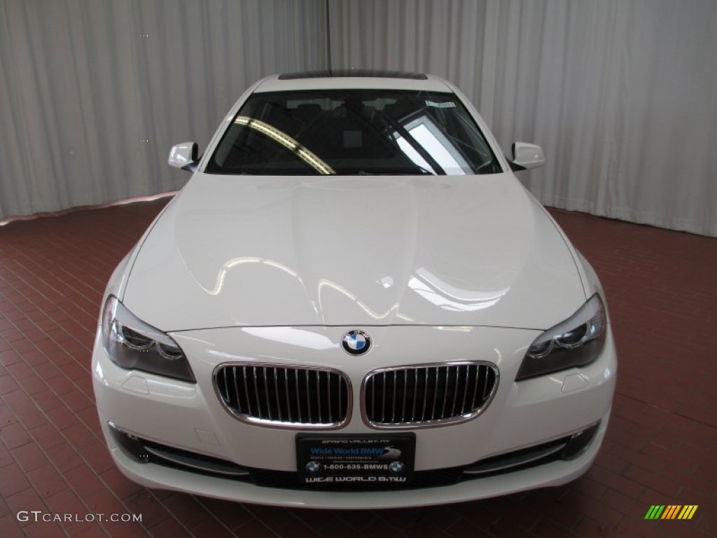 2013 5 Series 528i xDrive Sedan - Alpine White / Black photo #1