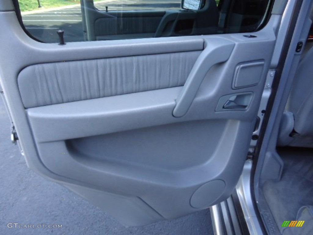 2003 Mercedes-Benz G 500 Door Panel Photos