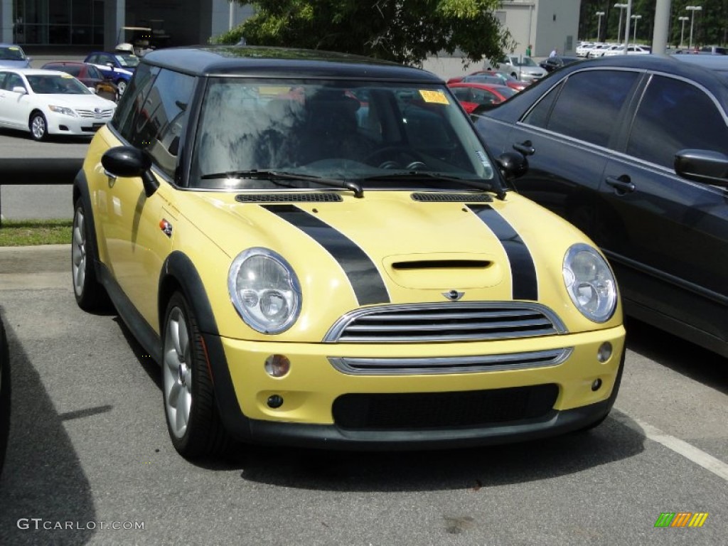 2002 Cooper S Hardtop - Liquid Yellow / Panther Black photo #2