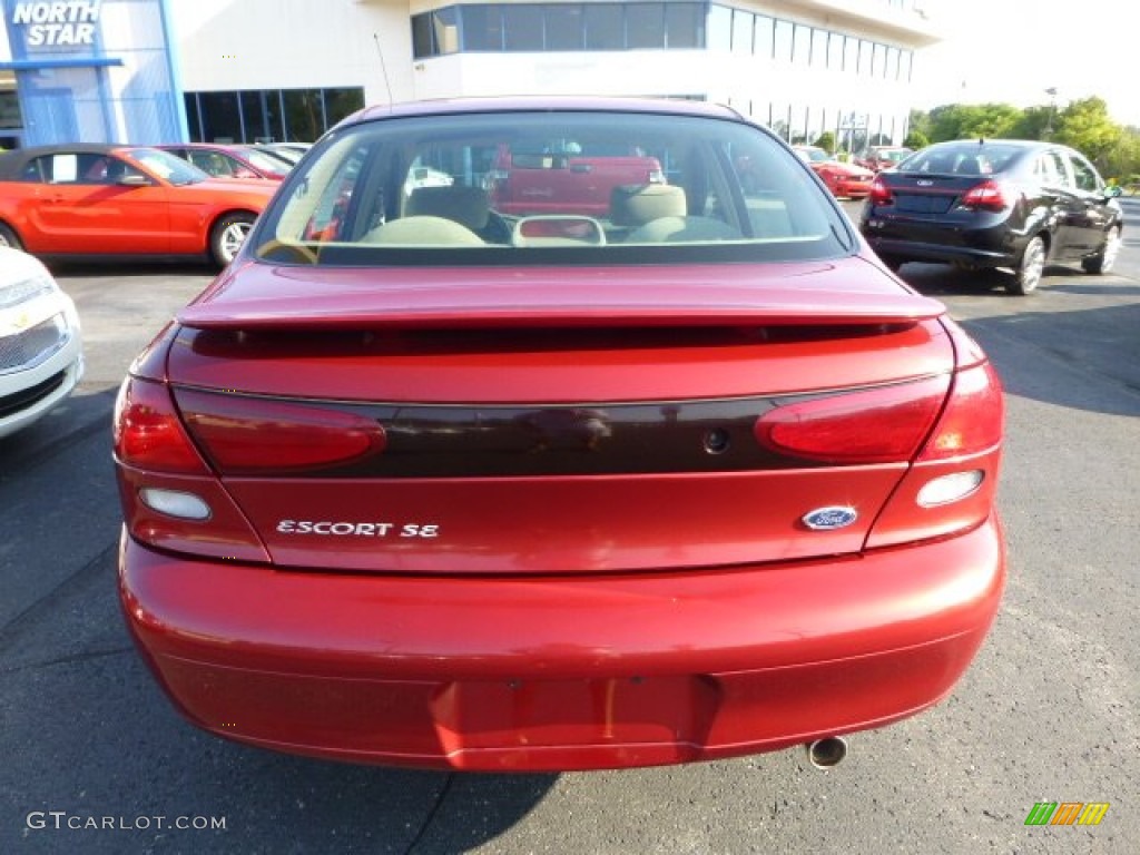 1998 Escort SE Sedan - Toreador Red Metallic / Beige photo #3