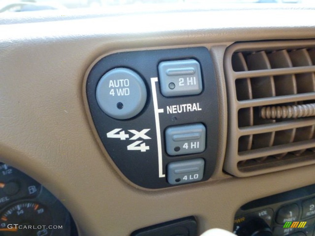 2001 Chevrolet Blazer LT 4x4 Controls Photo #70568816