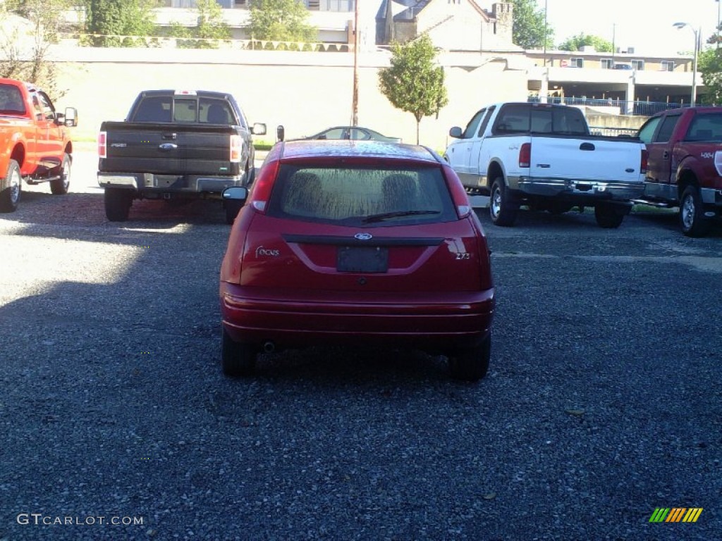 2004 Focus ZX3 Coupe - Sangria Red Metallic / Dark Charcoal photo #3