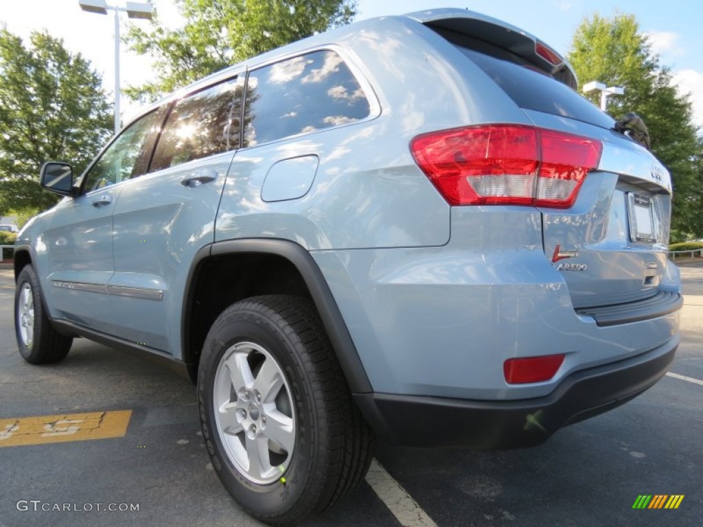 2013 Grand Cherokee Laredo - Winter Chill Pearl / Black photo #2