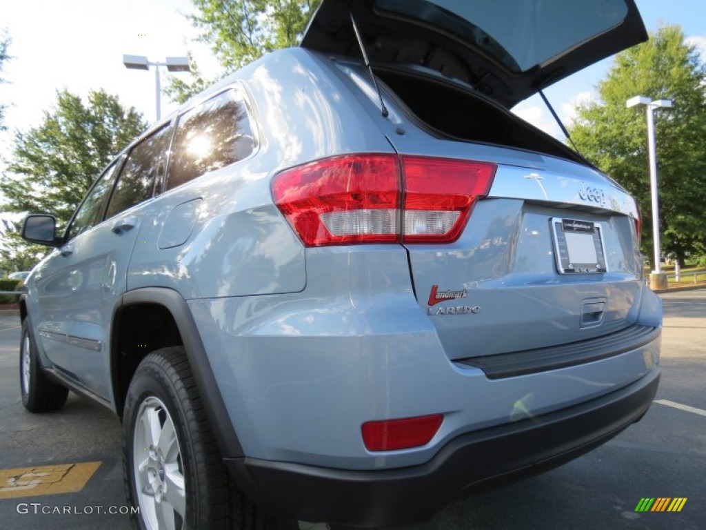 2013 Grand Cherokee Laredo - Winter Chill Pearl / Black photo #8