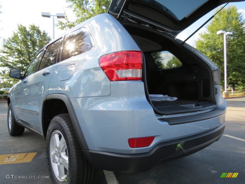 2013 Grand Cherokee Laredo - Winter Chill Pearl / Black photo #9