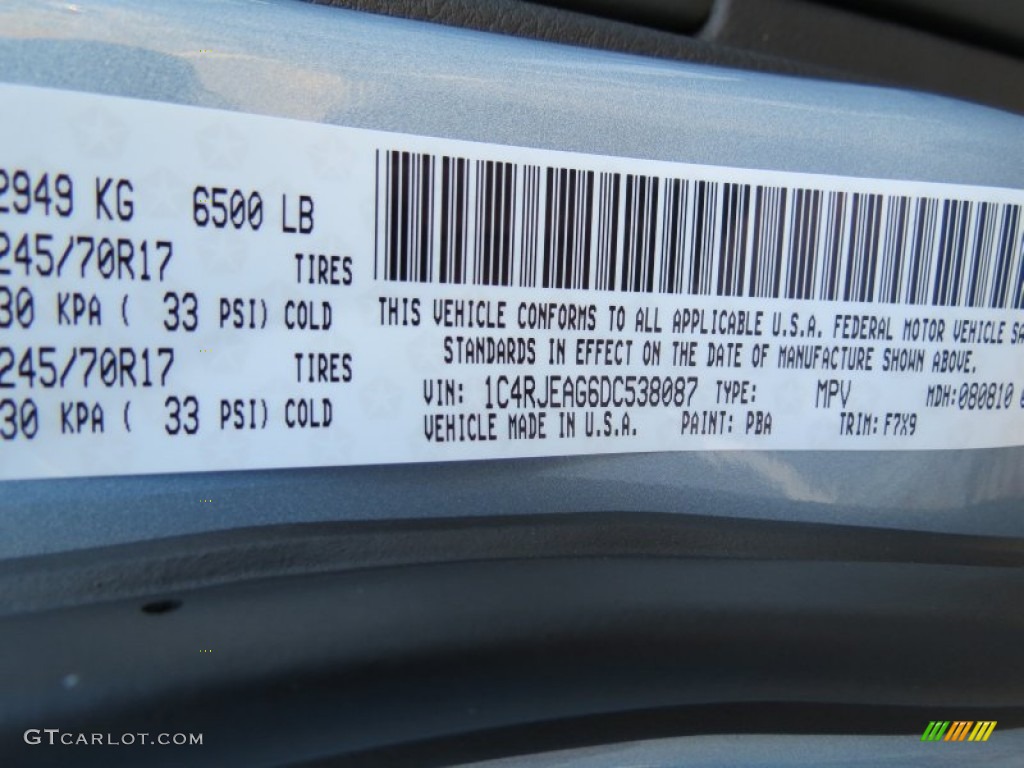 2013 Grand Cherokee Laredo - Winter Chill Pearl / Black photo #13