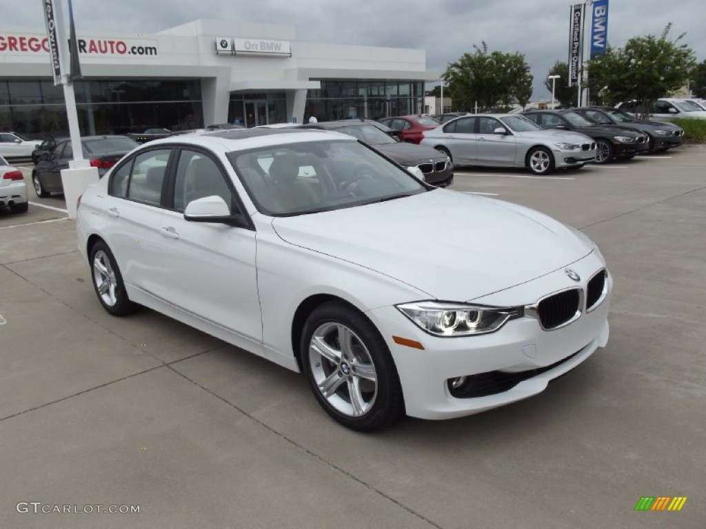 2013 3 Series 328i Sedan - Alpine White / Venetian Beige photo #2