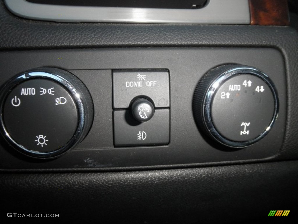 2010 GMC Yukon Hybrid Denali 4x4 Controls Photo #70583979
