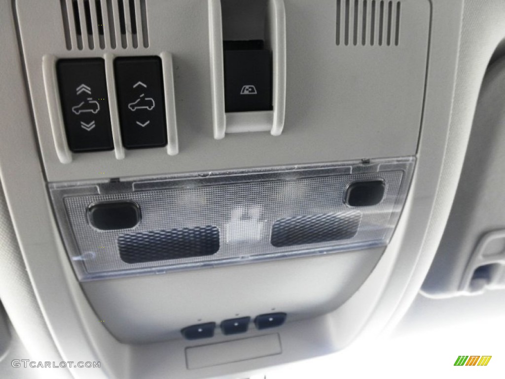 2013 GMC Sierra 3500HD Denali Crew Cab 4x4 Controls Photo #70584372