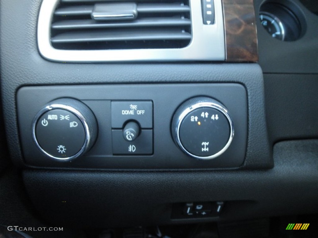 2013 GMC Sierra 3500HD Denali Crew Cab 4x4 Dually Controls Photo #70584816