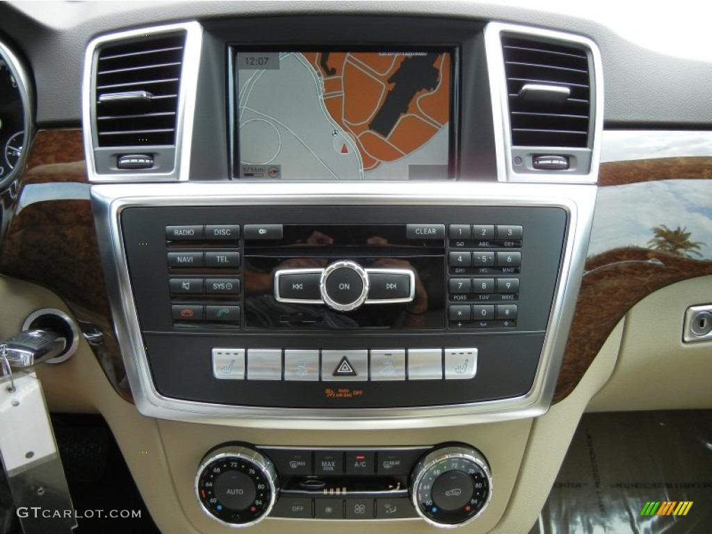 2013 Mercedes-Benz ML 350 4Matic Controls Photo #70589823