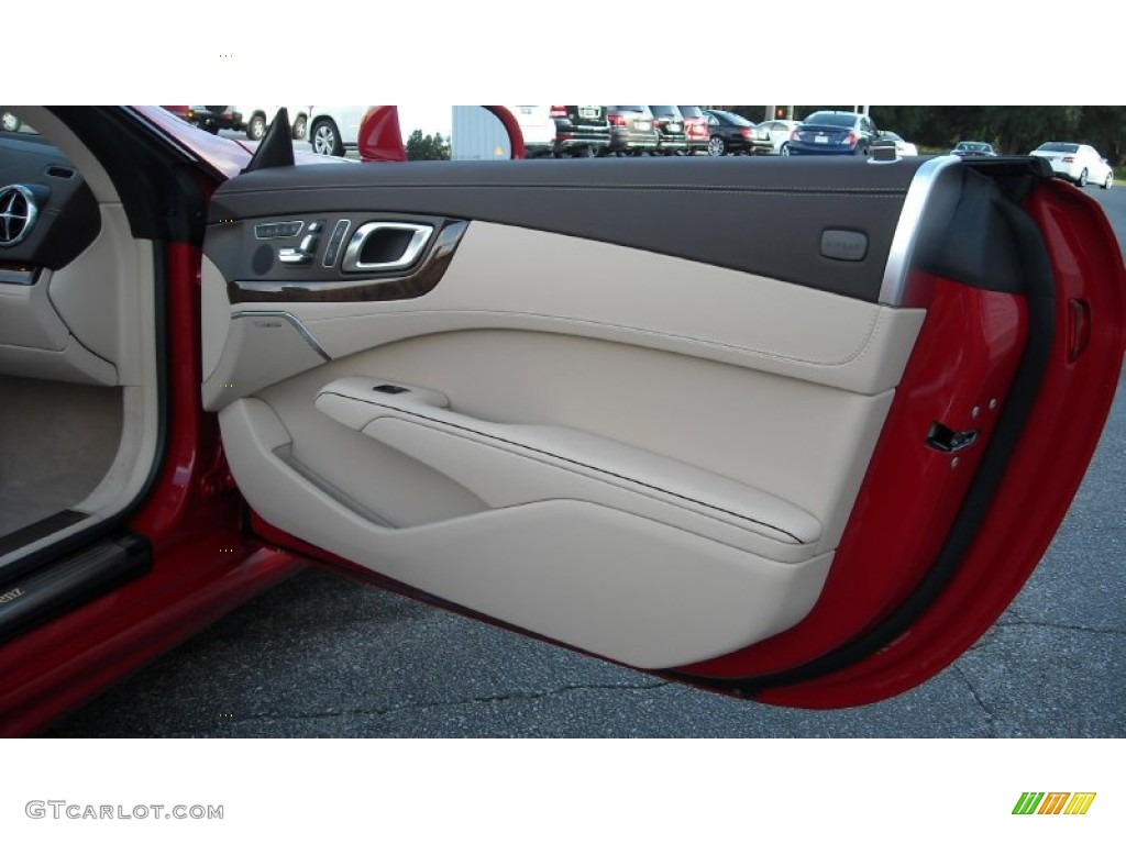 2013 Mercedes-Benz SL 550 Roadster Beige/Brown Door Panel Photo #70594684