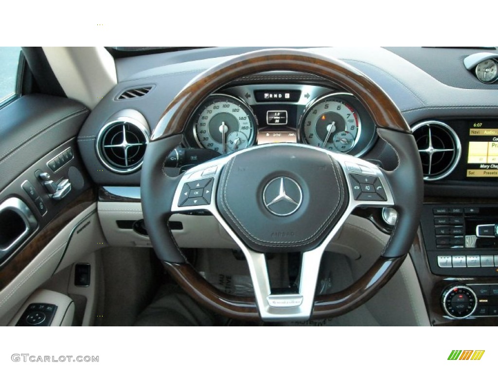 2013 Mercedes-Benz SL 550 Roadster Beige/Brown Steering Wheel Photo #70594818
