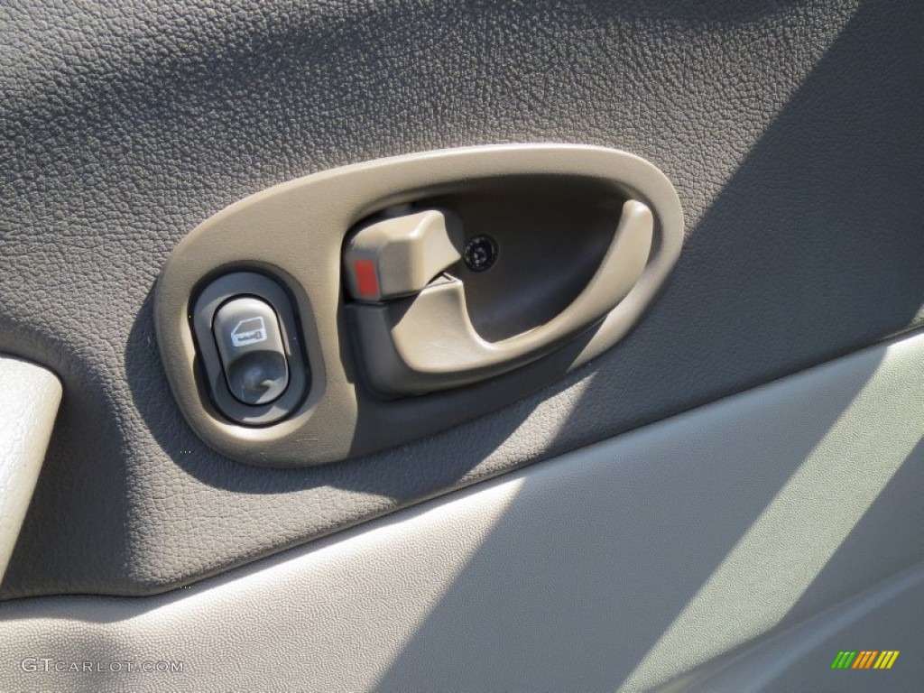 2003 VUE V6 - Black / Gray photo #29