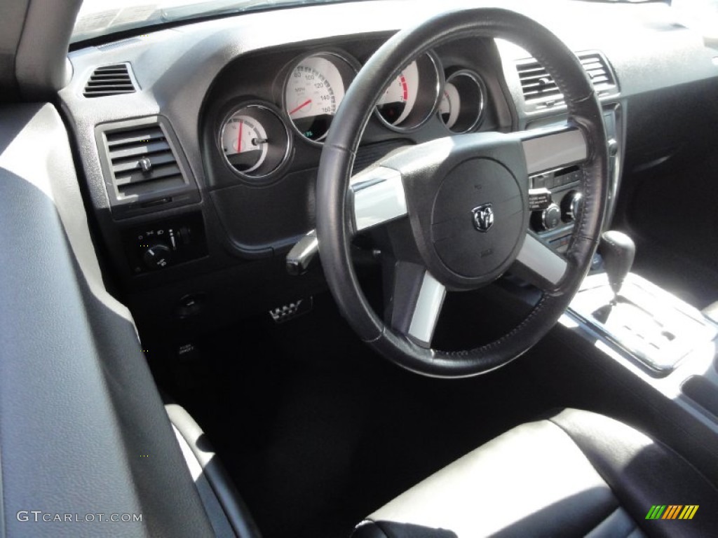 2009 Dodge Challenger R/T Steering Wheel Photos