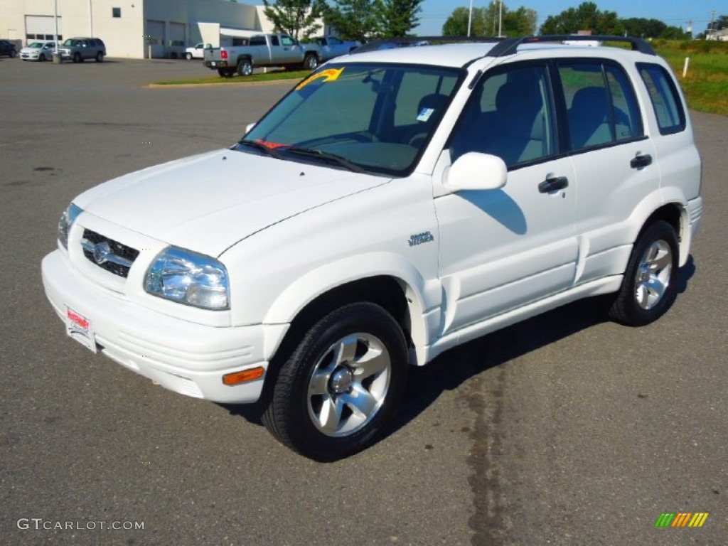 Polar White Suzuki Grand Vitara