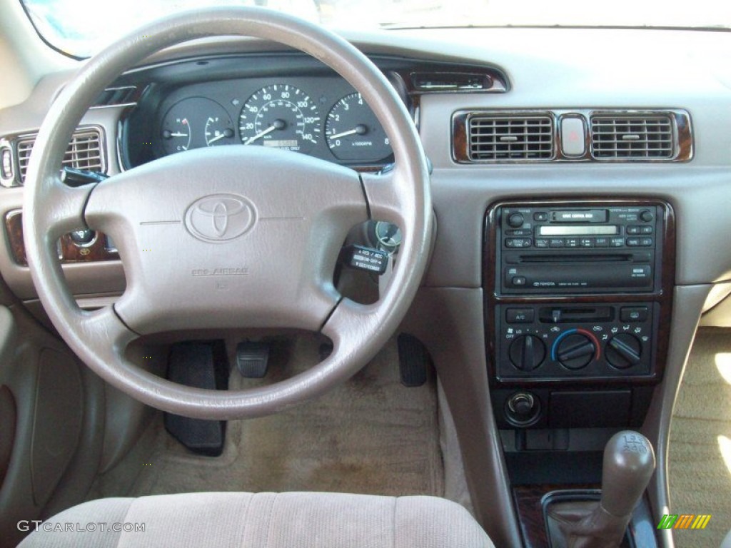 1998 Camry CE - Dark Green Metallic / Oak photo #8