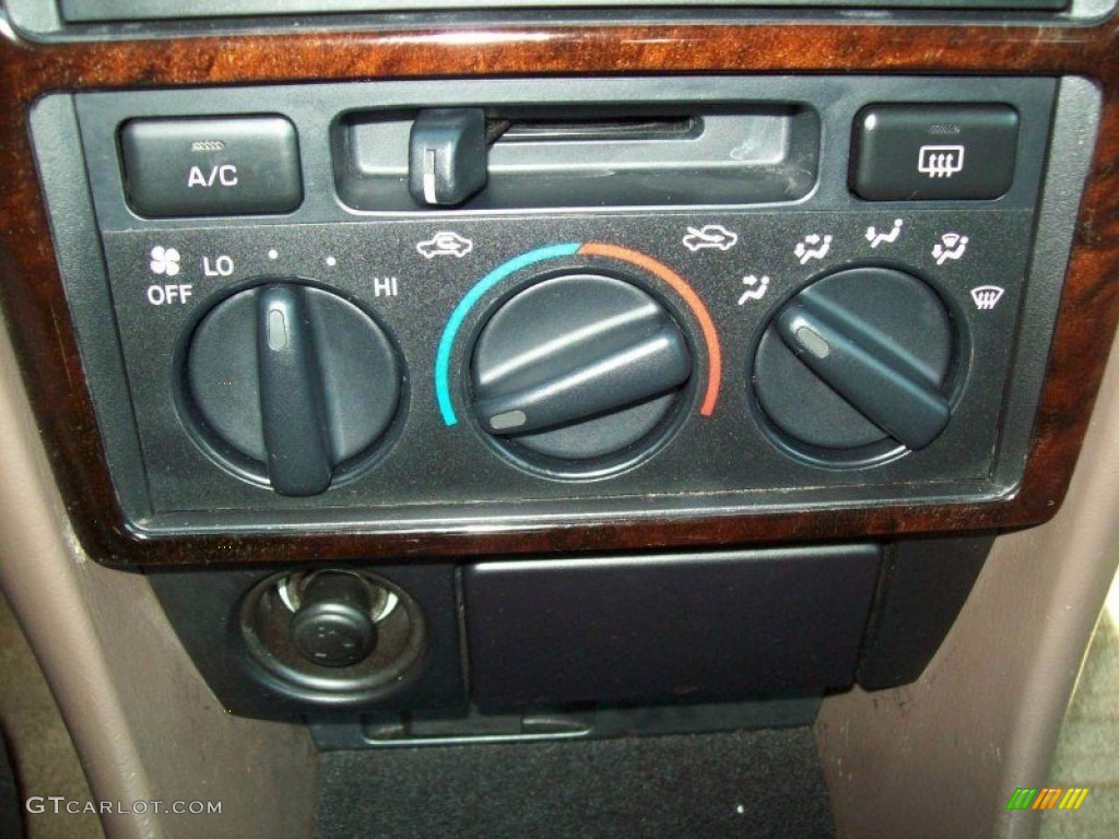 1998 Camry CE - Dark Green Metallic / Oak photo #24