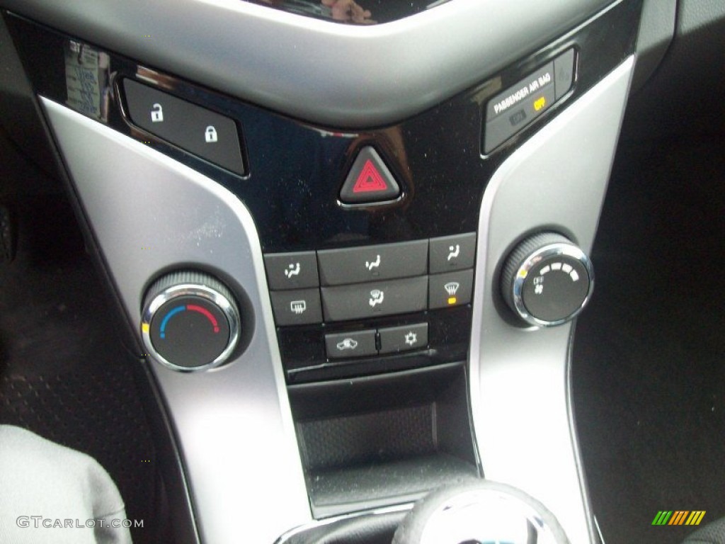 2012 Chevrolet Cruze Eco Controls Photo #70620223