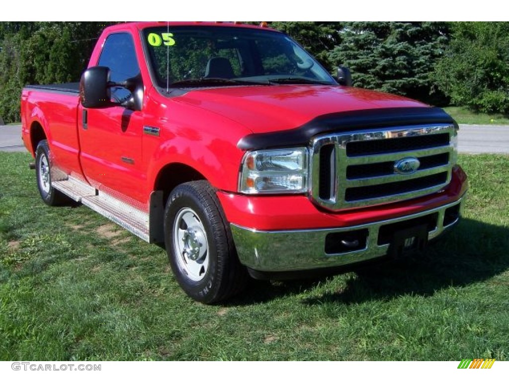 2005 F350 Super Duty XLT Regular Cab - Red / Medium Flint photo #1