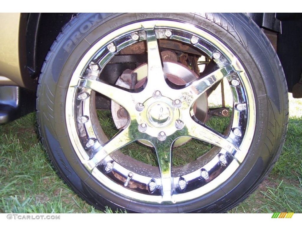 2004 Suburban 1500 LT 4x4 - Sandalwood Metallic / Tan/Neutral photo #8