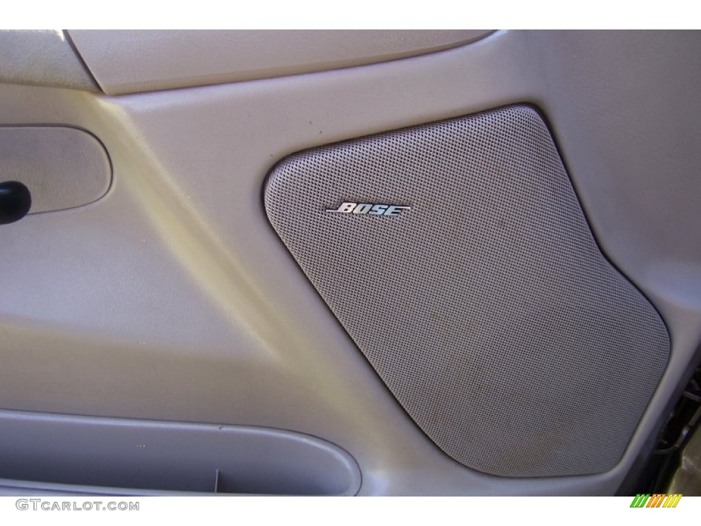 2004 Suburban 1500 LT 4x4 - Sandalwood Metallic / Tan/Neutral photo #15