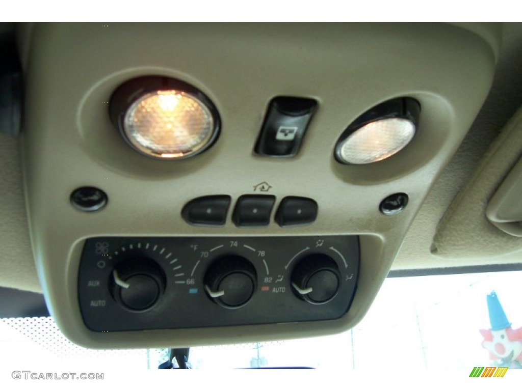 2004 Suburban 1500 LT 4x4 - Sandalwood Metallic / Tan/Neutral photo #21