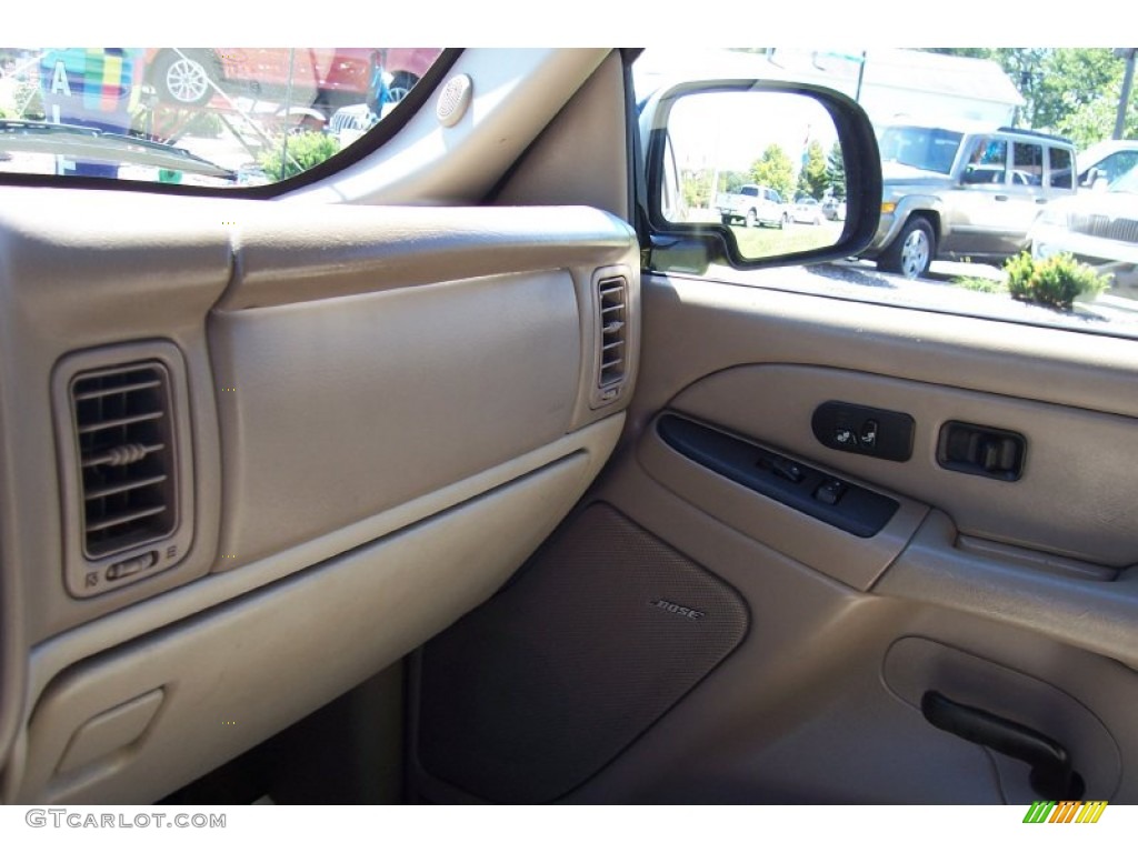 2004 Suburban 1500 LT 4x4 - Sandalwood Metallic / Tan/Neutral photo #24