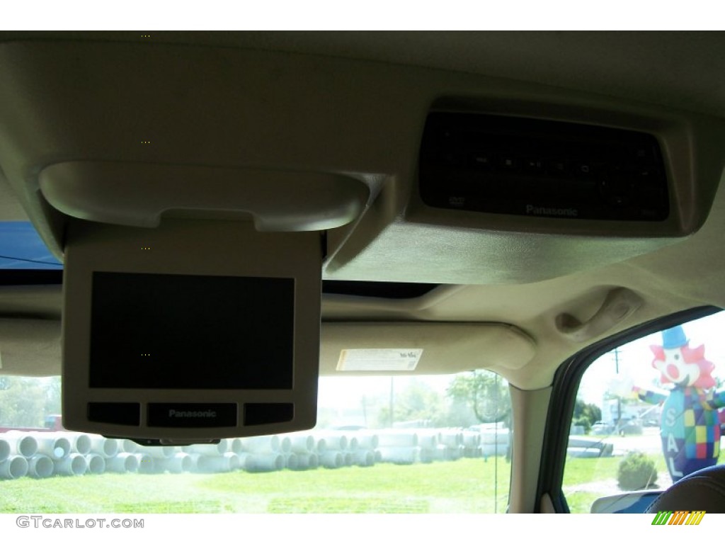 2004 Suburban 1500 LT 4x4 - Sandalwood Metallic / Tan/Neutral photo #27
