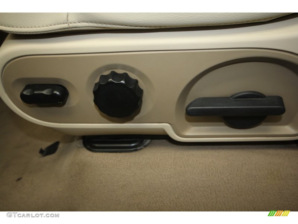 2004 F150 Lariat SuperCrew - Arizona Beige Metallic / Tan photo #17