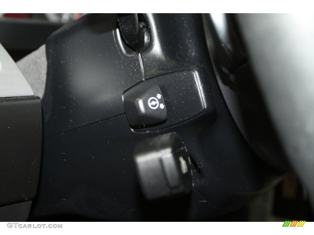 2010 BMW M5 Standard M5 Model Controls Photo #70630285