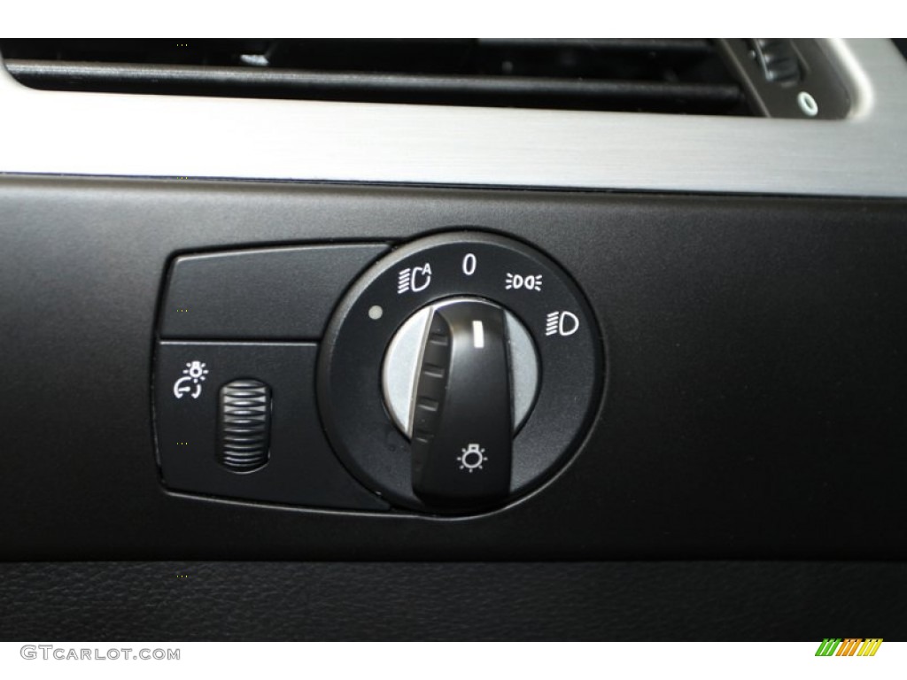 2010 BMW M5 Standard M5 Model Controls Photo #70630294