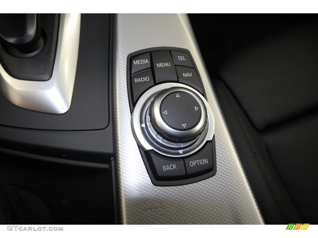 2013 BMW 3 Series 328i Sedan Controls Photo #70631425