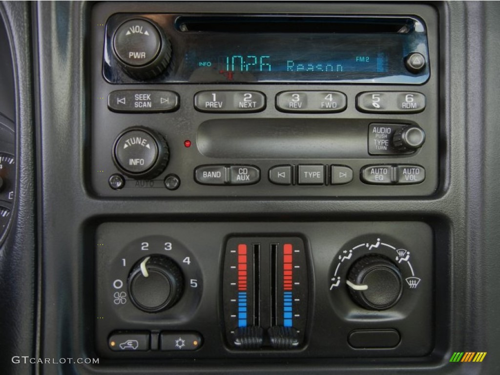 2007 Chevrolet Silverado 2500HD Classic Work Truck Regular Cab 4x4 Controls Photo #70631704