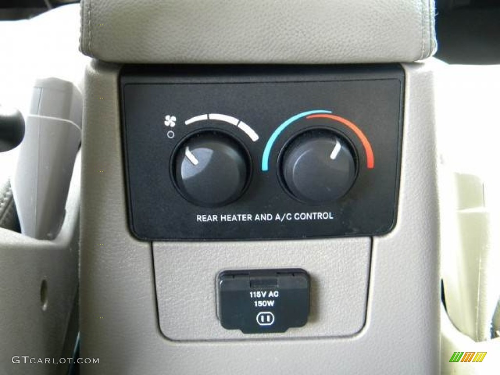 2007 Dodge Durango Limited Controls Photo #70636846