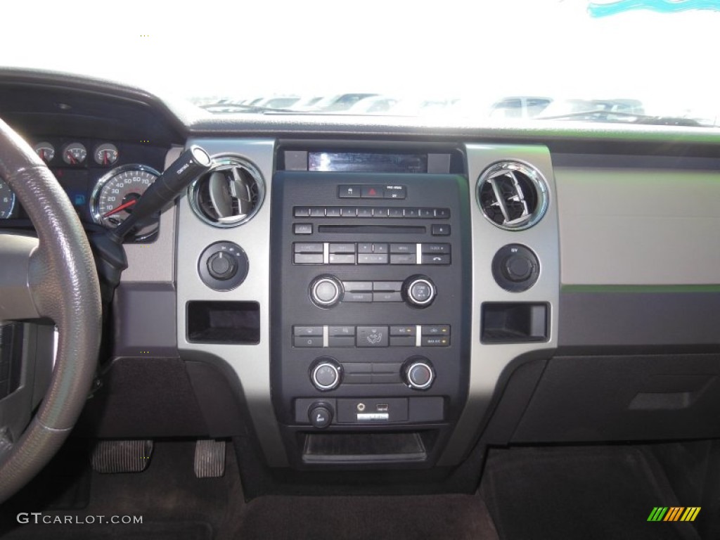 2010 F150 XLT SuperCrew 4x4 - Ingot Silver Metallic / Medium Stone photo #17