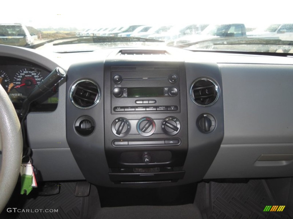 2005 F150 XLT SuperCrew - Oxford White / Medium Flint Grey photo #17