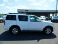 Avalanche White - Pathfinder SE Photo No. 2