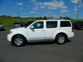 Avalanche White - Pathfinder SE Photo No. 6