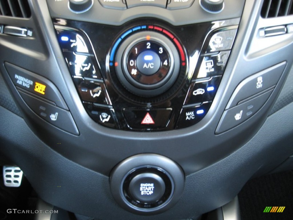 2013 Hyundai Veloster Turbo Controls Photo #70643272