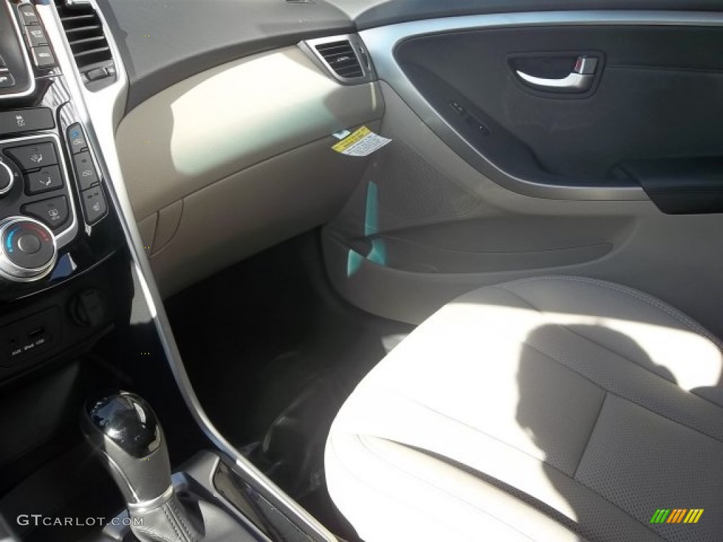 2013 Elantra GT - Volcanic Red / Beige photo #19