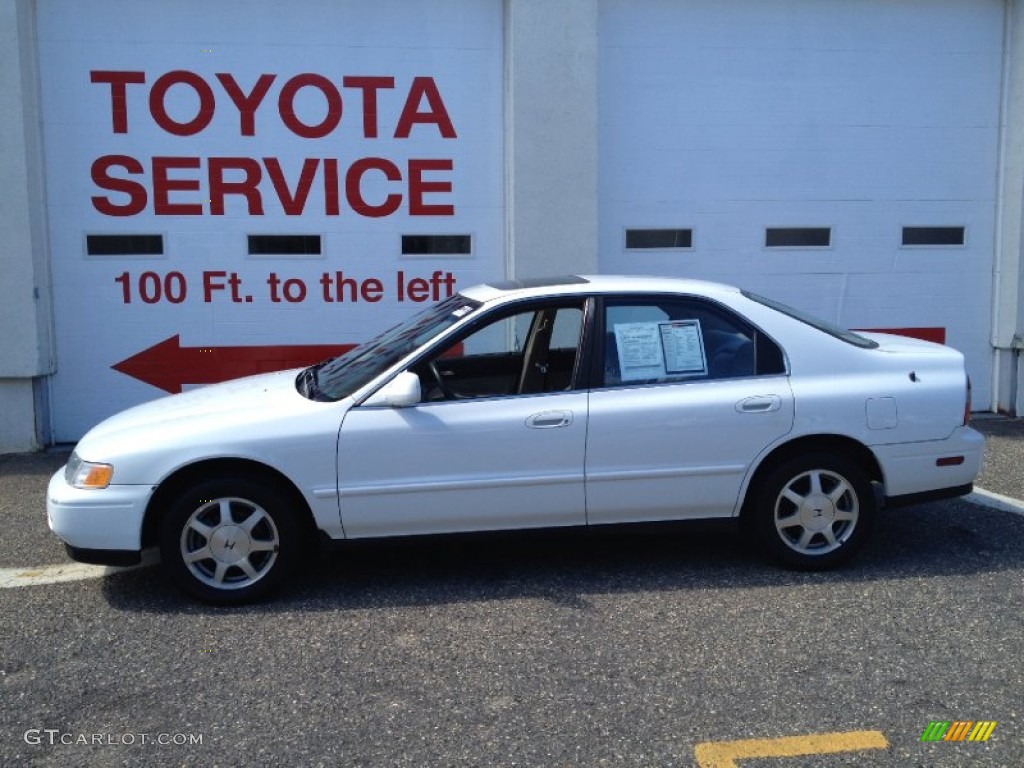 1995 Accord EX Sedan - Frost White / Beige photo #3