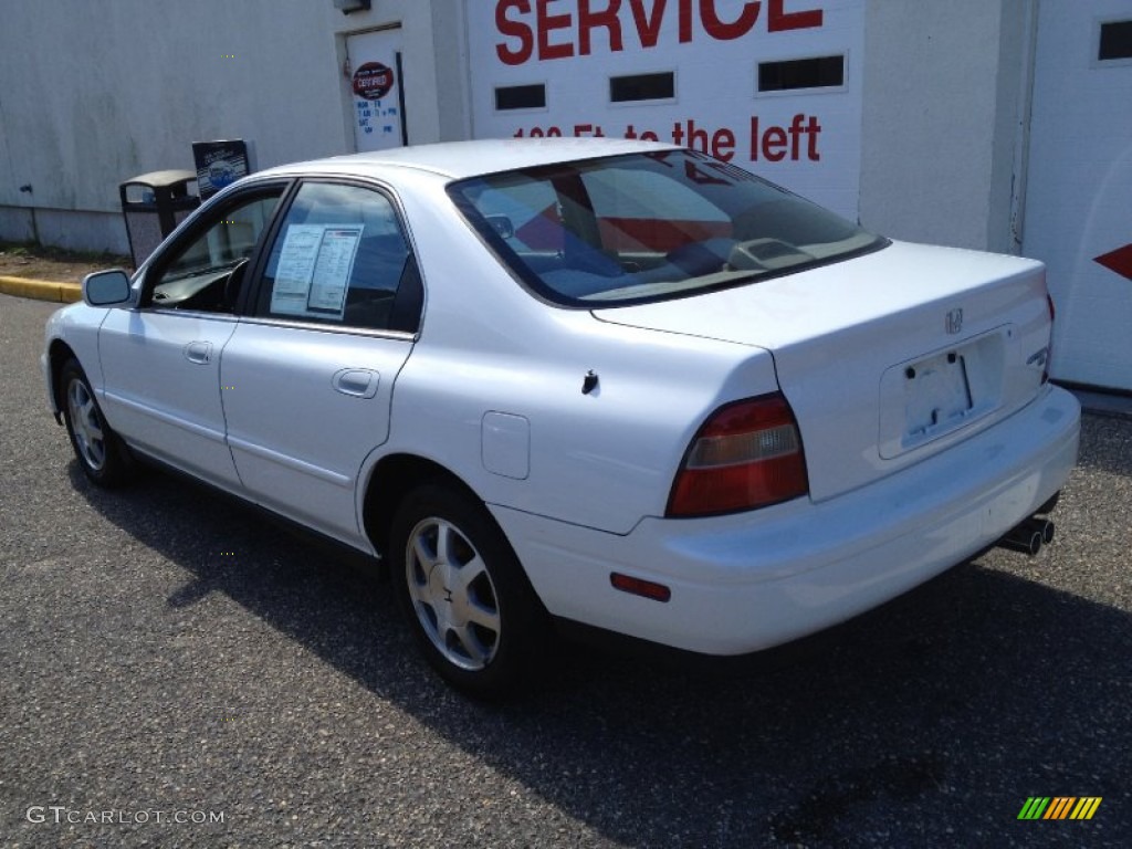 1995 Accord EX Sedan - Frost White / Beige photo #4