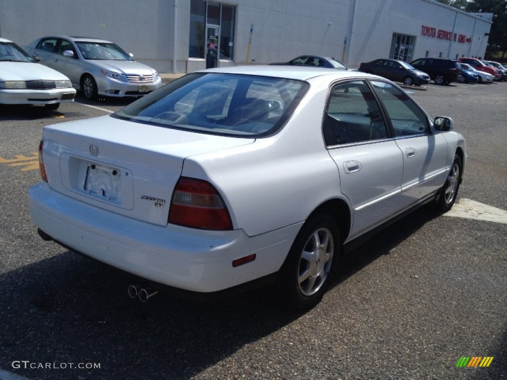 1995 Accord EX Sedan - Frost White / Beige photo #5